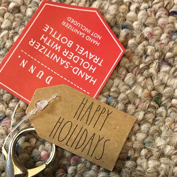 🆕 Rae Dunn MERRY CHRISTMAS Hand Sanitizer Travel Set - Picture 6 of 8
